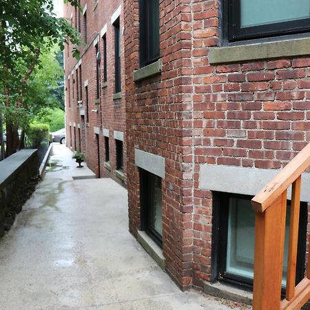 A Stylish Stay W/ A Queen Bed, Heated Floors.. #18 Brookline Extérieur photo