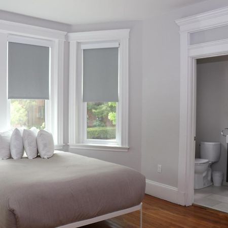 A Stylish Stay W/ A Queen Bed, Heated Floors.. #18 Brookline Extérieur photo
