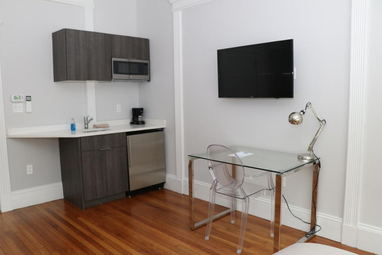 A Stylish Stay W/ A Queen Bed, Heated Floors.. #18 Brookline Extérieur photo