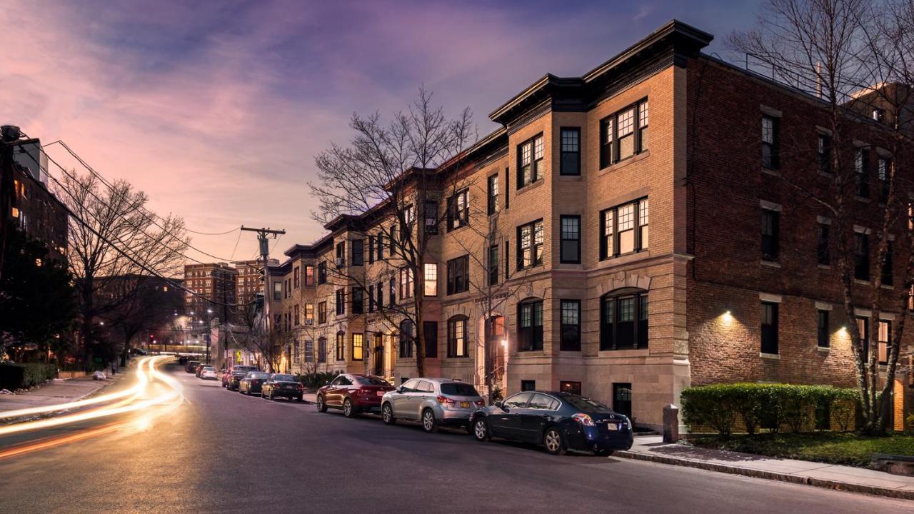 A Stylish Stay W/ A Queen Bed, Heated Floors.. #18 Brookline Extérieur photo