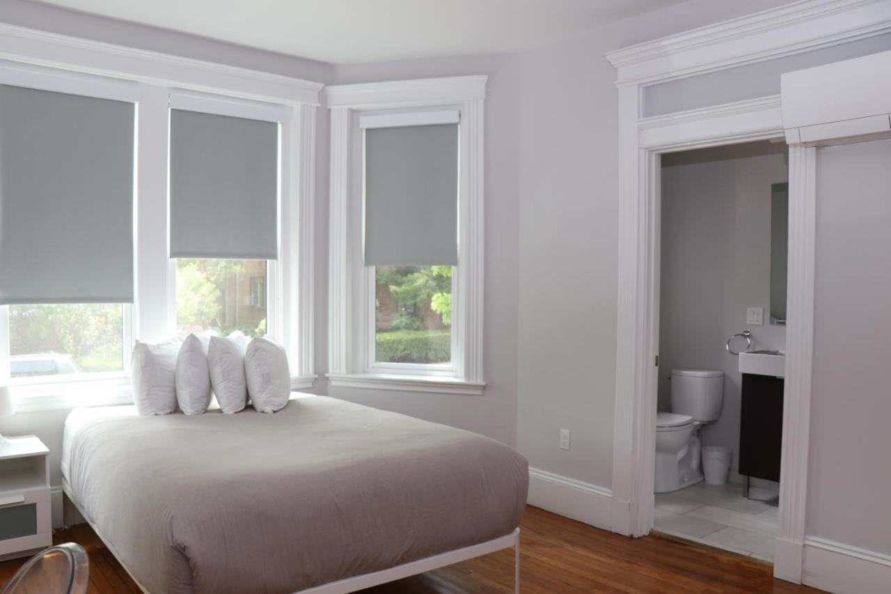 A Stylish Stay W/ A Queen Bed, Heated Floors.. #18 Brookline Extérieur photo