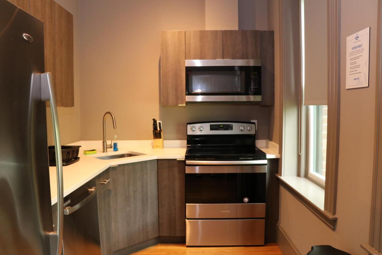 A Stylish Stay W/ A Queen Bed, Heated Floors.. #18 Brookline Extérieur photo